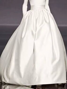 Elegant Taffeta Full Skirt Ivory Ball Gown